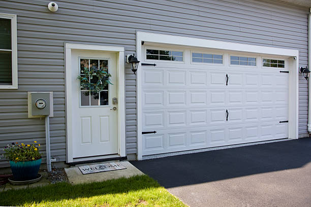 24/7 Emergency Garage Door Panel Replacement experts in Selmer, TN